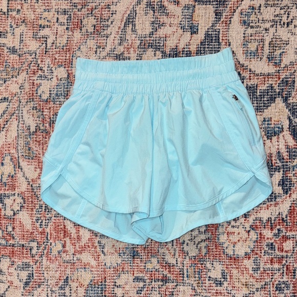 Lululemon Tracker Short 4” in Icing Blue SZ 4 EUC - Picture 4 of 6